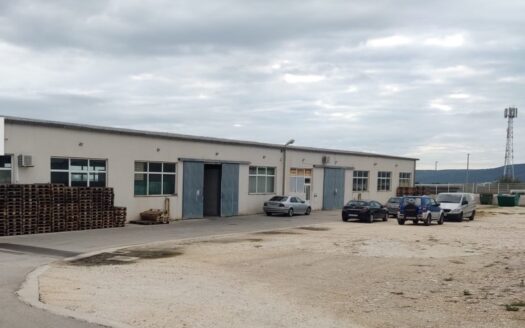 Trogir, skladište površine 750m2, prodaja