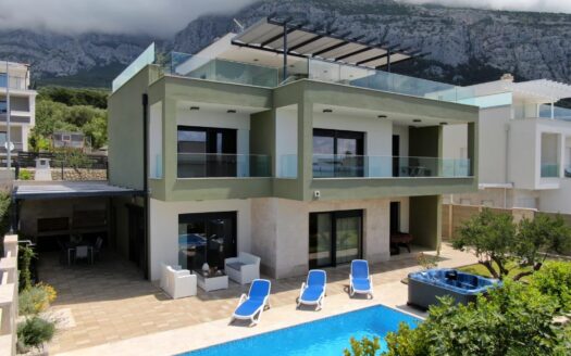 Makarska, namještena luksuzna vila sa bazenom, prodaja