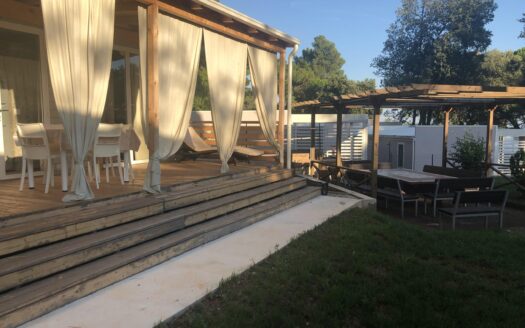 Kamp prodaja, prvi red do plaže, Istra