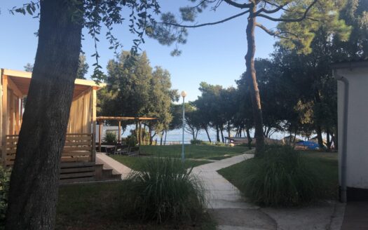 Kamp prodaja, prvi red do plaže, Istra