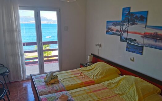 Čiovo, prodaja, prvi red do mora, kuća sa bazenom