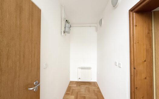 Malešnica, ured 120m2, parking, najam