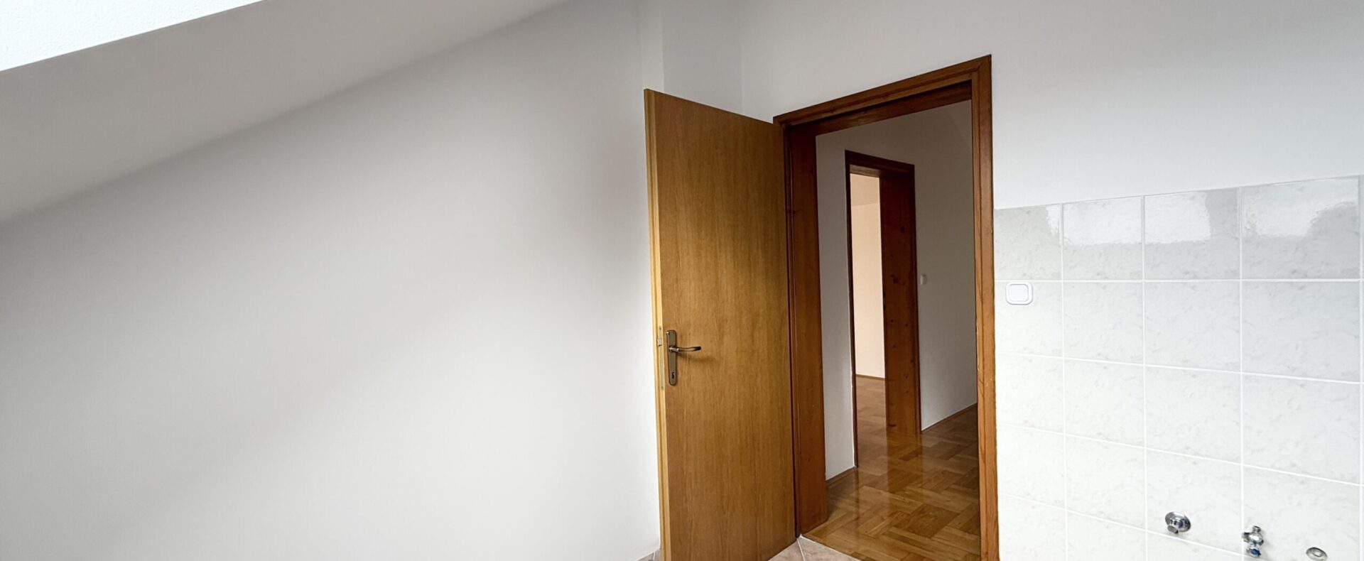 Zagreb, Malešnica, ured sa parkingom, najam
