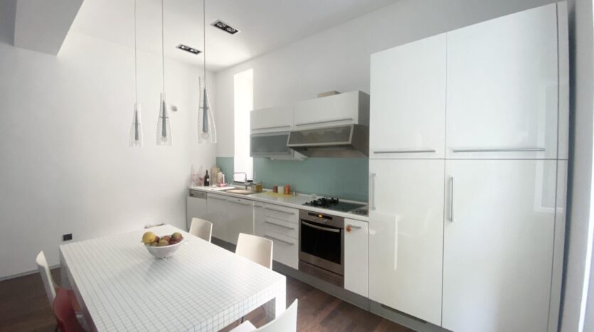 Zagreb, strogi centar, luksuzan 4-sobni stan / ured, prodaja