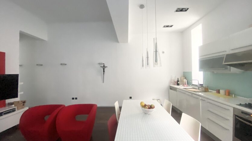 Zagreb, strogi centar, luksuzan 4-sobni stan / ured, prodaja