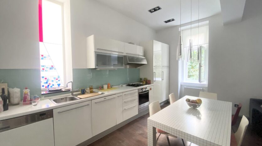 Zagreb, strogi centar, luksuzan 4-sobni stan / ured, prodaja