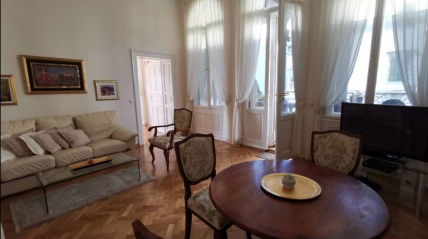 Opatija, luksuzan stan, 120m2, prvi red do mora, najam